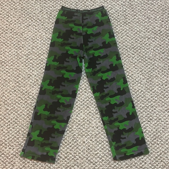 Calvin Klein Camouflage Fleece Pajama Bottoms - Black/Gray/Green - Picture 2 of 9
